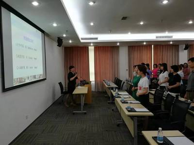 青島市旅游發(fā)展委員會(huì)舉辦咨詢員培訓(xùn)，提升旅游信息服務(wù)質(zhì)量